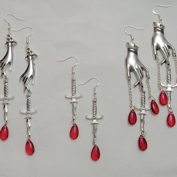 Blood drop dagger earrings - Picture 2 of 4
